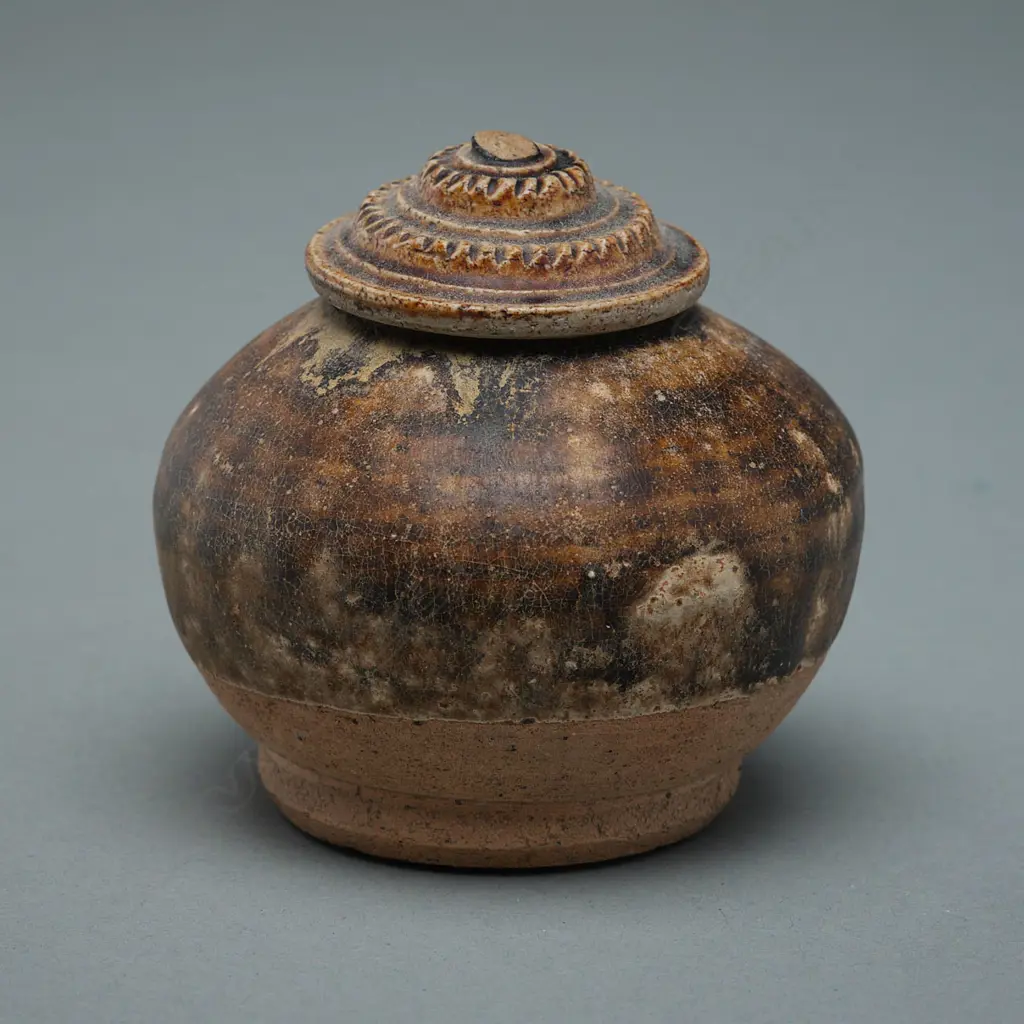 Stoneware covered jar – Khmer – c.1050 - 1150, Image 1++